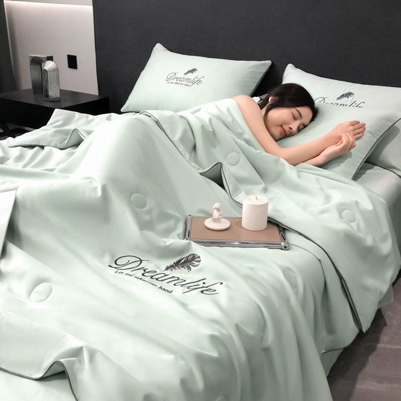 Fresh Green Summer Cool Blanket High-end Embroidery Quilting Queen Quilt Silky Breathable Ice Rayon Blankets Cooling Comforter