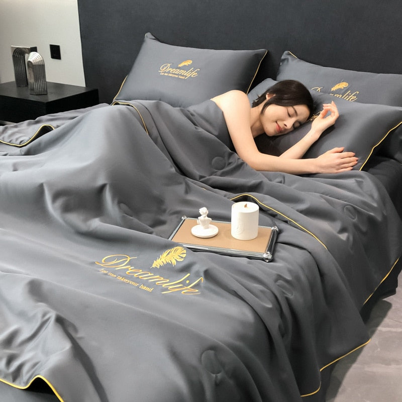 Fresh Green Summer Cool Blanket High-end Embroidery Quilting Queen Quilt Silky Breathable Ice Rayon Blankets Cooling Comforter