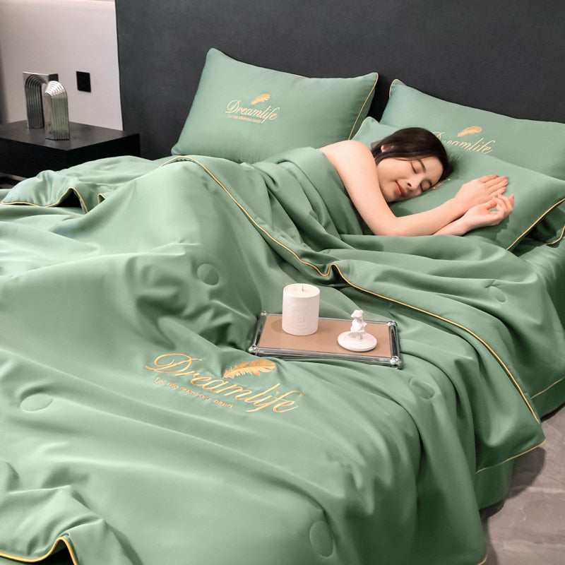 Fresh Green Summer Cool Blanket High-end Embroidery Quilting Queen Quilt Silky Breathable Ice Rayon Blankets Cooling Comforter